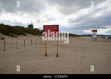 Warnschilder für militärische Schießplatz auf benone Beach County londonderry Nordirland Stockfoto