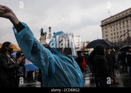 Buenos Aires, Buenos Aires, Argentinien. August 2020. Die Gegner werden ein Lager und Mahnwache vor dem Kongress gegen die Justizreform abhalten, die am Donnerstag, dem 27. August, am Veranstaltungsort diskutiert wird, nachdem sie eine Stellungnahme des Plenums des Senats erhalten haben.Argentinien, Kongress 26. August 2020 Quelle: Carol Smiljan/ZUMA Wire/Alamy Live News Stockfoto