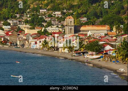 Frankreich, Martinique, Saint-Pierre, der Strand und die Kathedrale Notre Dame du Bon Port Stockfoto