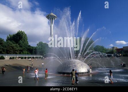 Internationaler Brunnen mit Space Needle, Seattle Center, Seattle, Washington Stockfoto