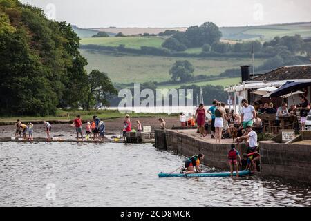 Stoke Gabriel, auf einem Bach des Flusses Dart, beliebt bei Touristen Krabbenfischen, South Devon, England, Großbritannien Stockfoto