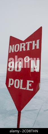 Russland, hohe Arktis, Geographischer Nordpol, 90 Grad Nord. Nordpol-Schild. Stockfoto