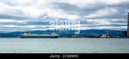 Das Ysaline Roll On/Off Frachtschiff in Dublin Port, Irland. Gebaut im Jahr 2019 und mit einer Kapazität von 50443 Tonnen, segelt es unter der maltesischen Flagge. Stockfoto