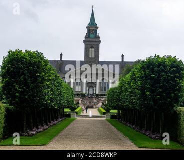 Die Straße, die zum Hauptgebäude des Royal Hospital, Kilmainham, führt. Das Gebäude wurde in den 1700er Jahren fertiggestellt. Stockfoto