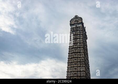 Murdeshwar Tempel rajagopuram Eingang mit flachem Himmel Bild ist nehmen an murdeshwar karnataka indien am frühen Morgen. Es ist einer der höchsten Gopuram oder Stockfoto