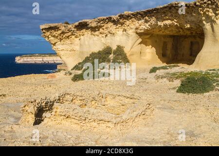 RAS il-Wardija (Punischer Tempel von Wardija) ein punisch-römisches Heiligtum, das in Kalksteinklippen auf der Insel Gozo, Malta, gehauen wurde Stockfoto