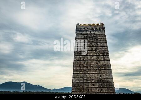 Murdeshwar Tempel rajagopuram Eingang mit flachem Himmel Bild ist nehmen an murdeshwar karnataka indien am frühen Morgen. Es ist einer der höchsten Gopuram oder Stockfoto