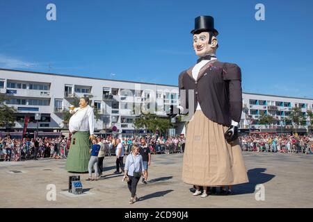 Frankreich, Pas de Calais, Calais, Place d'Armes, Parade der Riesen für die Taufe von Francisco der neue Riese von Calais, Ronny Coutteure und Totor (1933) Stockfoto