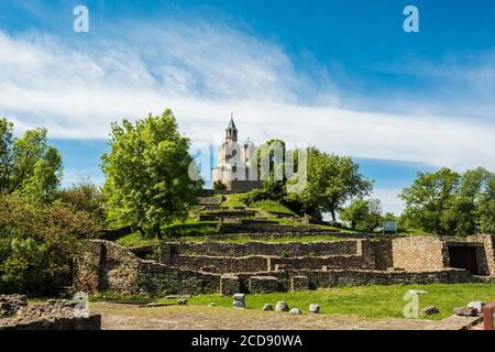 Bulgarien, Veliko Tarnovo, Kirche der königlichen Stadt, Symbol des Ruhmes des Zweiten Bulgarischen Reiches und der Unabhängigkeit, die während der osmanischen Invasionen in Europa verloren. Uneinnehmbare Festung, Tsarevets fiel aus den Händen eines Verräters. Stockfoto