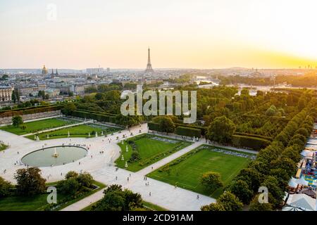 Frankreich, Paris, Tuilerien der Eiffelturm (Luftaufnahme) Stockfoto