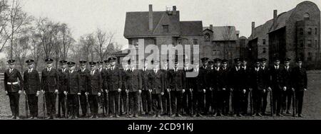 . Lehrplan . Liberale Kunst Geschichte der Reserve Offiziere Training Corps . Das Reserve Officers Training Corps und in der Tat militärische Ausbildung jeder Form ist ein Untermauert der jüngsten Entwicklung an der Northwestern University. Im Januar 1917, als Hinweise auf eine mögliche Teilnahme dieses Landes am Weltkrieg hinwiesen, wurde vom WarDepartment die Genehmigung für die Errichtung einer Einheit der R.O. T. C. unter den Bedingungen der Generalordnungen Nr. 49, Kriegsabteilung 1916, beantragt und erteilt. Da zu dieser Zeit kein regulärer Offizier der Armee zur Verfügung stand, war nur eine Junior Unit autori Stockfoto