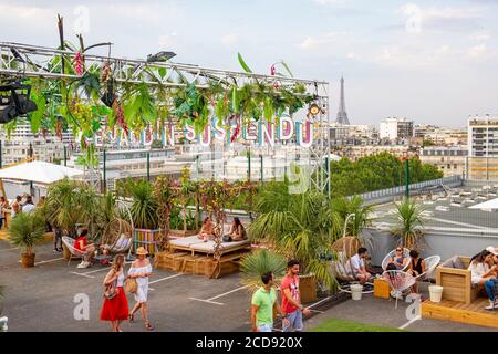 Frankreich, Paris, vegetales Dach von 3.500M2, der hängende Garten auf dem Dach eines Parkplatzes während des Sommers installiert Stockfoto