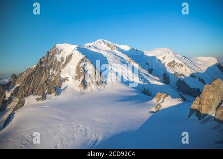 Frankreich, Haute Savoie Mont Blanc Chamonix Mont Blanc (4810m) bei Sonnenaufgang Stockfoto