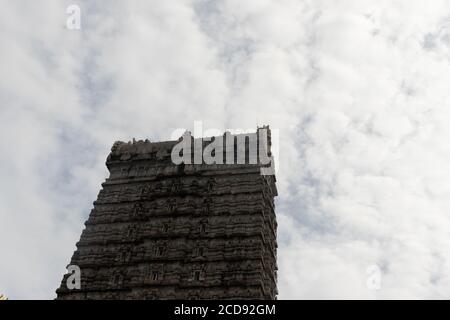 Murdeshwar Tempel rajagopuram Eingang mit flachem Himmel Bild ist nehmen an murdeshwar karnataka indien am frühen Morgen. Es ist einer der höchsten Gopuram oder Stockfoto