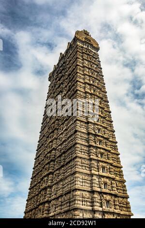 Murdeshwar Tempel rajagopuram Eingang mit flachem Himmel Bild ist nehmen an murdeshwar karnataka indien am frühen Morgen. Es ist einer der höchsten Gopuram oder Stockfoto