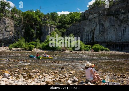 Frankreich, Ardeche, Berrias et Casteljau, Chassezac, Mazet Plage, Ardeche Slackline Treffen Stockfoto