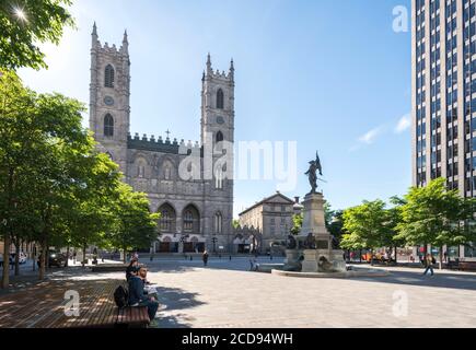 Kanada, Quebec, Montreal, Notre-Dame Basilika von Montreal Blick vom Place d'Armes Stockfoto