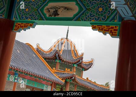 Eingang Pavillon auf dem Gelände der muslimischen Könige von Hami / Palast des Hami König aus der uigurischen Khanganate-Ära, Hami / Kumul, Xinjiang, China Stockfoto