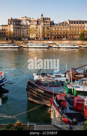 Frankreich, Paris, von der UNESCO zum Weltkulturerbe erklärt, die Lastkähne am Port des Tuileries Stockfoto