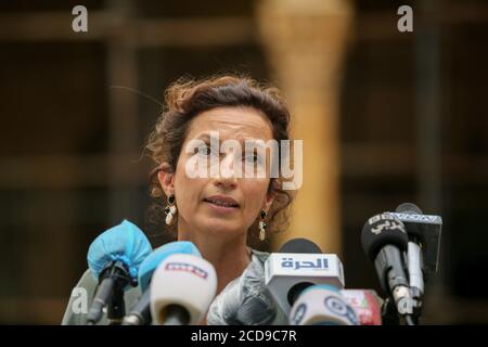 Beirut, Libanon. August 2020. Der Generaldirektor der UNESCO, Audrey Azoulay, spricht mit den Medienvertretern im Sursock-Palast im Distrikt Achrafieh, der bei der tödlichen Hafenexplosion in Beirut vom 04. August 2020 schwer beschädigt wurde. Quelle: Marwan Naamani/dpa/Alamy Live News Stockfoto