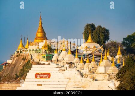 Myanmar (Burma), Mandalay Region, Sagaing Hill und buddhistische Pagoden Stockfoto