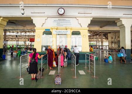 Myanmar (Burma), Yangon, die Kolonialstadt, der Bahnhof Stockfoto