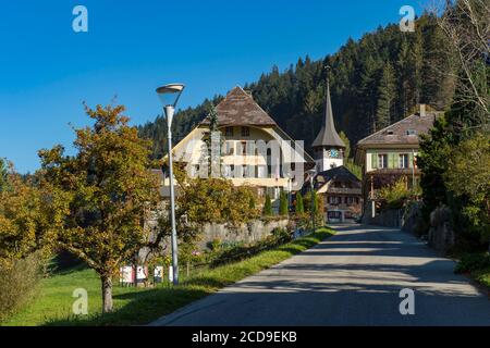 Schweiz, Kanton Bern, Emmental, Emmental, das Dorf und die Evangelische Trubkirche Stockfoto