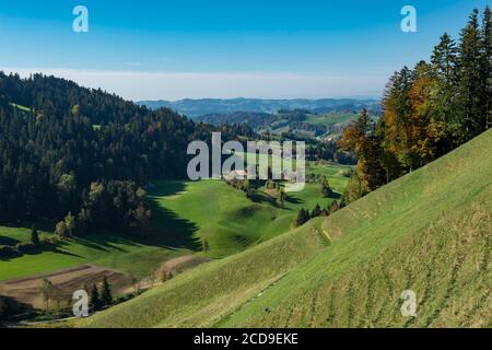 Schweiz, Kanton Bern, Emmental, Emmental, auf der Luderenalp Passstrasse, Blick auf das Liechtenguettal Stockfoto