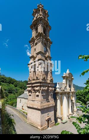 Frankreich, Haute Corse, Castanicia, regionaler Naturpark, Porta Kirche St. Johannes der Täufer und ihr campanile Stockfoto