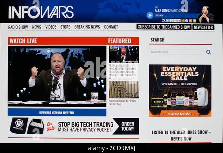 Ein Computer-Screenshot der amerikanischen rechtsextremen InfoWars-Website, die von dem politischen Extremisten und Verschwörungstheoretiker Alex Jones gehostet wird. Stockfoto