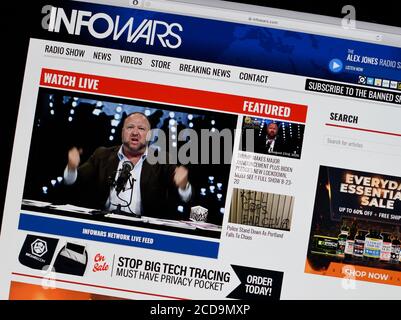 Ein Computer-Screenshot der amerikanischen rechtsextremen InfoWars-Website, die von dem politischen Extremisten und Verschwörungstheoretiker Alex Jones gehostet wird. Stockfoto