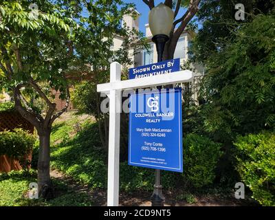 Zum Verkauf Zeichen für Caldwell Banker Realty zu Hause zum Verkauf in der San Francisco Bay Area, San Ramon, Kalifornien, 16. Juni 2020. () Stockfoto