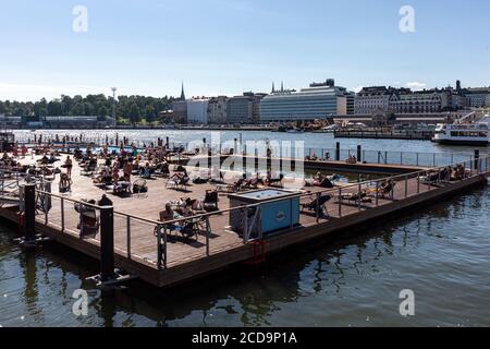 Schwimmende Poolterrasse des Allas Sea Pools in Helsinki, Finnland Stockfoto