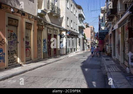 ATHEN, GRIECHENLAND - AUGUST 13 2016: Wüstenstraße in Athen, Griechenland Stockfoto
