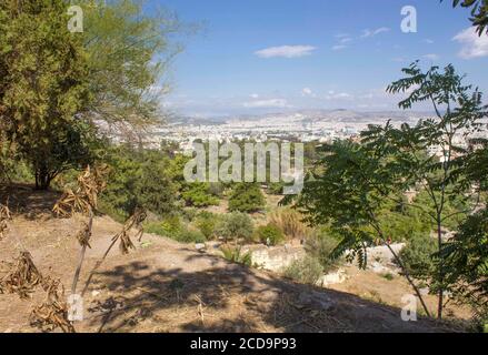 ATHEN, GRIECHENLAND - AUGUST 13 2016: Athen im Überblick von seiner Akropolis Stockfoto