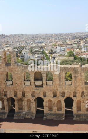 ATHEN, GRIECHENLAND - AUGUST 13 2016: Die Bühne der Ruinen des Athener Amphitheaters Stockfoto