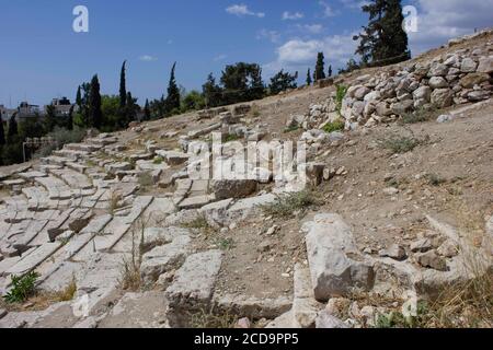 ATHEN, GRIECHENLAND - AUGUST 13 2016: Ruinen des Theaters von Dyonisus in Athen, Griechenland Stockfoto