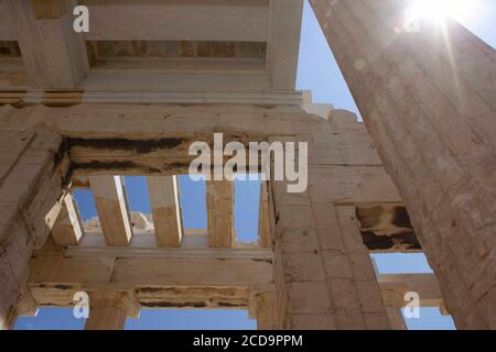ATHEN, GRIECHENLAND - AUGUST 13 2016: Propylaea Ruinen in der Akropolis von Athen Stockfoto