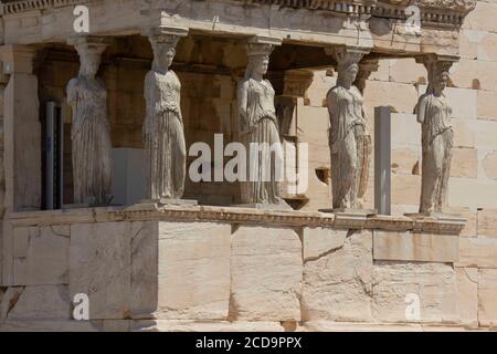 ATHEN, GRIECHENLAND - AUGUST 13 2016: ArchitekturNahaufnahme der Akropolis-Karyatiden Athens Stockfoto