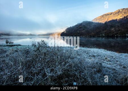 Eine neblige morgendliche Fahrt durch die schottischen Highlands mit Halt an Loch Lubhnaig, Loch Lubhair und Loch Awe. Stockfoto