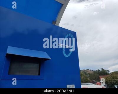 Die Pumpe mit Logos ist an der True Zero Wasserstoff-Brennstoffzellen-Tankstelle in Marin County, Mill Valley, Kalifornien, am 16. August 2020 zu sehen. () Stockfoto