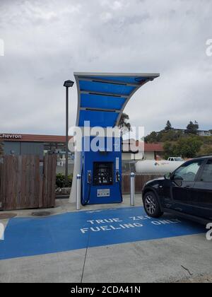 Die Pumpe mit Logos ist an der True Zero Wasserstoff-Brennstoffzellen-Tankstelle in Marin County, Mill Valley, Kalifornien, am 16. August 2020 zu sehen. () Stockfoto