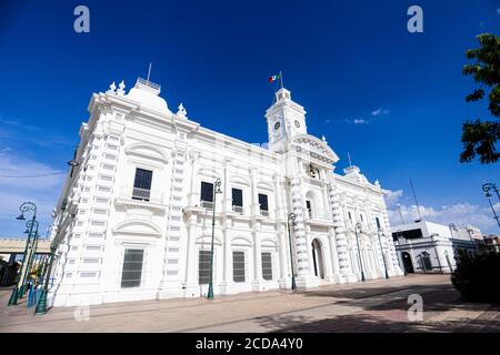 Regierungspalast von Sonora, Mexiko. Weißes Gebäude. Weißes Haus. Altes Gebäude im Viertel Centenario in Hermosillo. Sitz der Exekutive des Staates Sonora. Weiße Farbe. (Foto: Luis Gutierrez von NortePhoto.com) Palacio de gobierno de Sonora, Mexiko. Edificio Farbe blanca. Casa Blanca. edificio Antiguo en la colonia Centenario en Hermosillo. sede del Poder Ejecutivo del Estado de Sonora. Farbe Blanco. (Foto: Luis Gutierrez von NortePhoto.com) Stockfoto