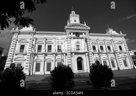 Regierungspalast von Sonora, Mexiko. Weißes Gebäude. Weißes Haus. Altes Gebäude im Viertel Centenario in Hermosillo. Sitz der Exekutive des Staates Sonora. Weiße Farbe. (Foto: Luis Gutierrez von NortePhoto.com) Palacio de gobierno de Sonora, Mexiko. Edificio Farbe blanca. Casa Blanca. edificio Antiguo en la colonia Centenario en Hermosillo. sede del Poder Ejecutivo del Estado de Sonora. Farbe Blanco. (Foto: Luis Gutierrez von NortePhoto.com) Stockfoto