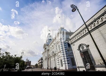 Regierungspalast von Sonora, Mexiko. Weißes Gebäude. Weißes Haus. Altes Gebäude im Viertel Centenario in Hermosillo. Sitz der Exekutive des Staates Sonora. Weiße Farbe. (Foto: Luis Gutierrez von NortePhoto.com) Palacio de gobierno de Sonora, Mexiko. Edificio Farbe blanca. Casa Blanca. edificio Antiguo en la colonia Centenario en Hermosillo. sede del Poder Ejecutivo del Estado de Sonora. Farbe Blanco. (Foto: Luis Gutierrez von NortePhoto.com) Stockfoto