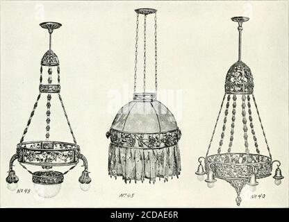 . Illustrieren Licht Eisen gepresste Rosetten, Tassen, Schalen, Blätter, Rosen und verschiedene Ornamente auf Lampen und Leuchten verwendet ... . Stockfoto