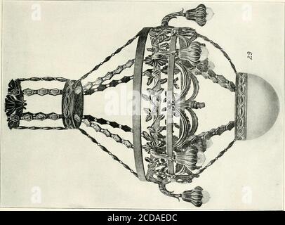 . Illustrieren Licht Eisen gepresste Rosetten, Tassen, Schalen, Blätter, Rosen und verschiedene Ornamente auf Lampen und Leuchten verwendet ... . Stockfoto