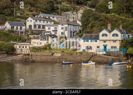 Blick auf Bodinnick Village von Fowey in Cornwall Stockfoto