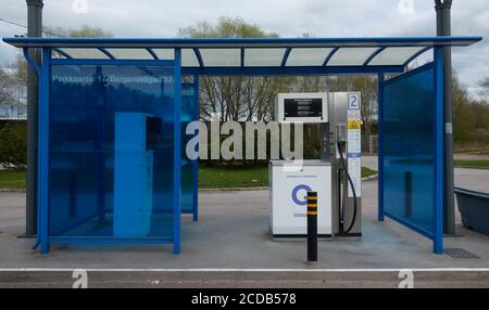 Espoo, Finnland - 6. Mai 2020: Gasum Gas Company Unbemannte Gasspender für komprimiertes Erdgas (CNG) für Autos, die in der Lage sind, verflüssigtes Erdgas zu verwenden Stockfoto