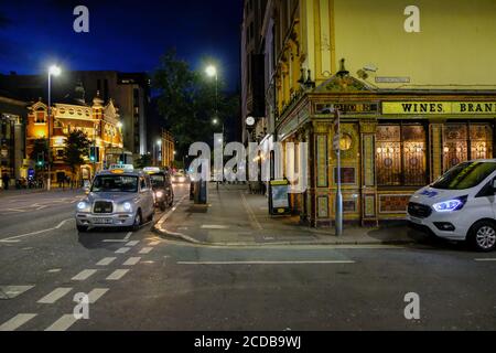 Belfast - August 2019: Pub im Zentrum der Stadt Stockfoto